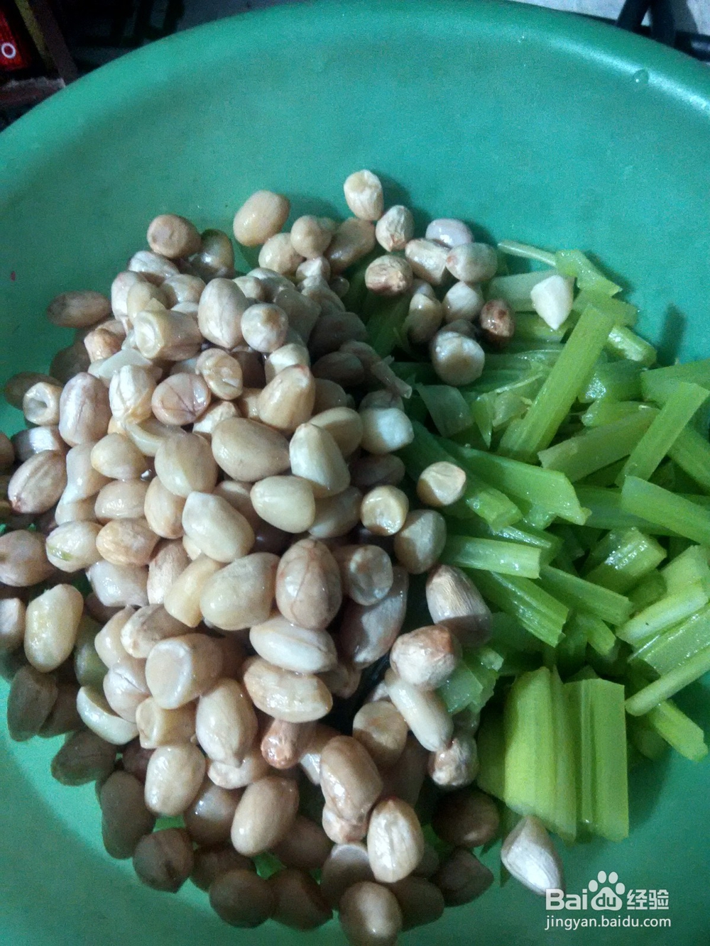 简单之芹菜拌花生