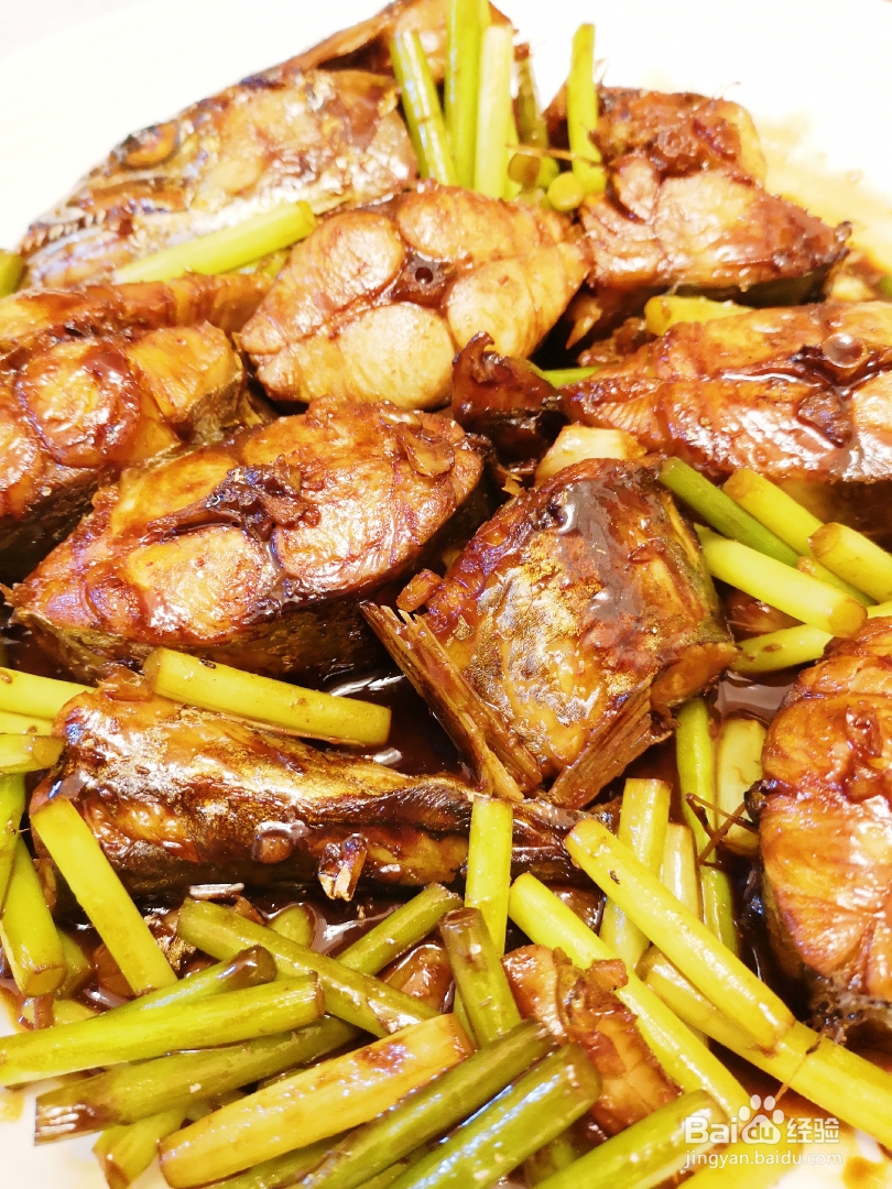 一个人做蒜苔鲅鱼