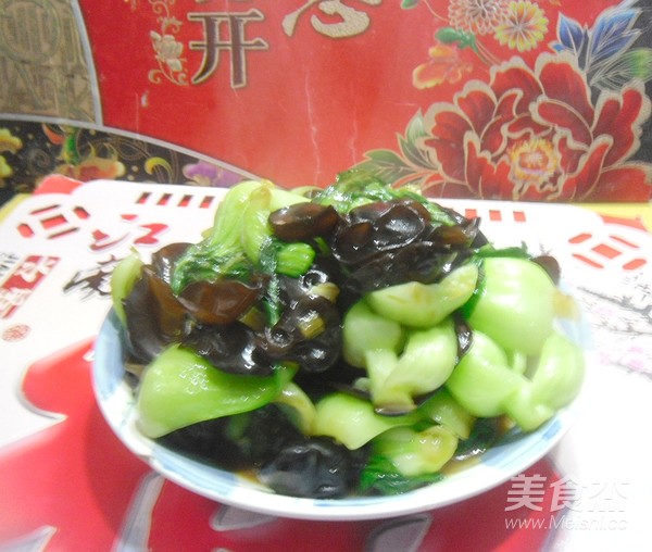 木耳炒油菜的做法
