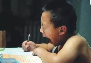 做家长的该怎样正确辅导孩子完成作业