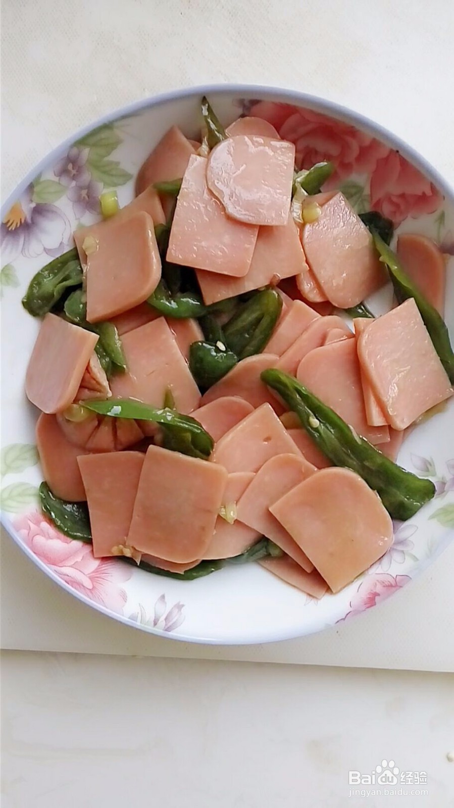 青椒炒火腿肠。
