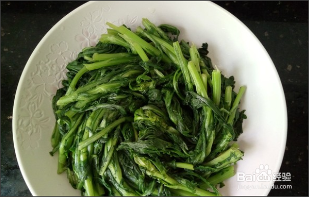 如何做出一道蒜香肉末蒿菜