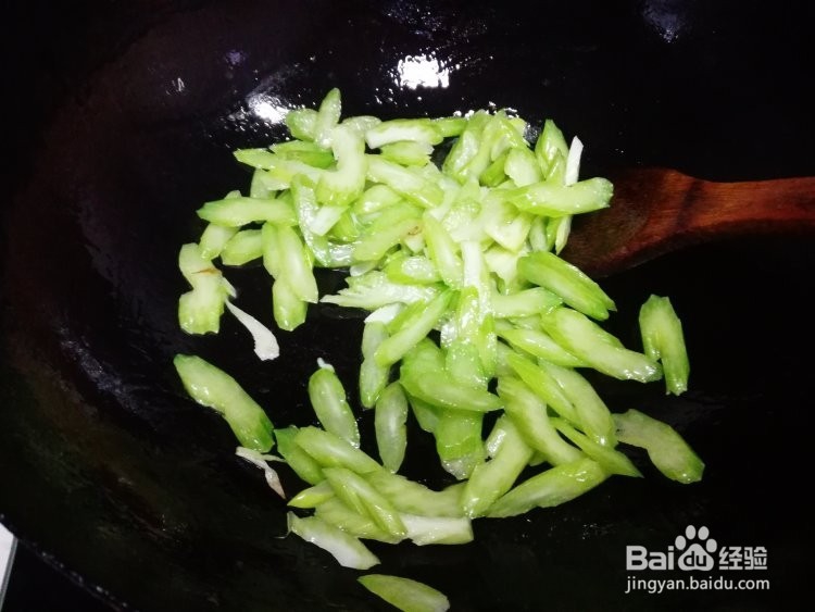 芹菜炒火腿做法