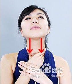 瘦脸按摩操击退面部水肿变小脸美人