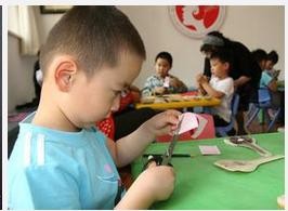 幼儿怎么做剪纸