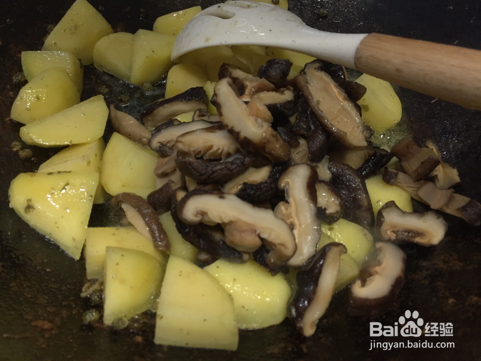 香菇土豆炖鸡块