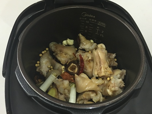 香菇黄豆炖猪蹄