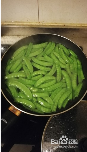 荷兰豆炒香肠的做法