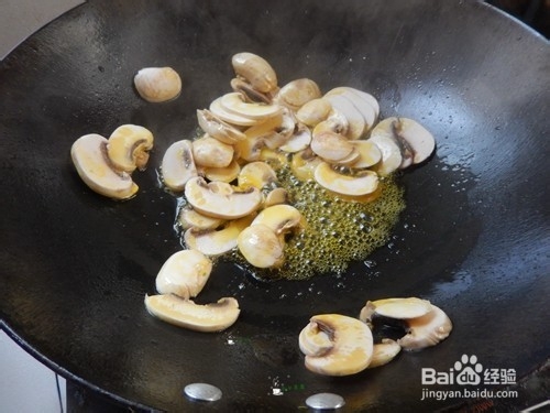 美味炒饭简易做：青菜蘑菇炒饭