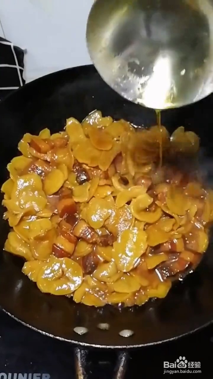 超级无敌好吃的土豆干炒五花肉要怎样做