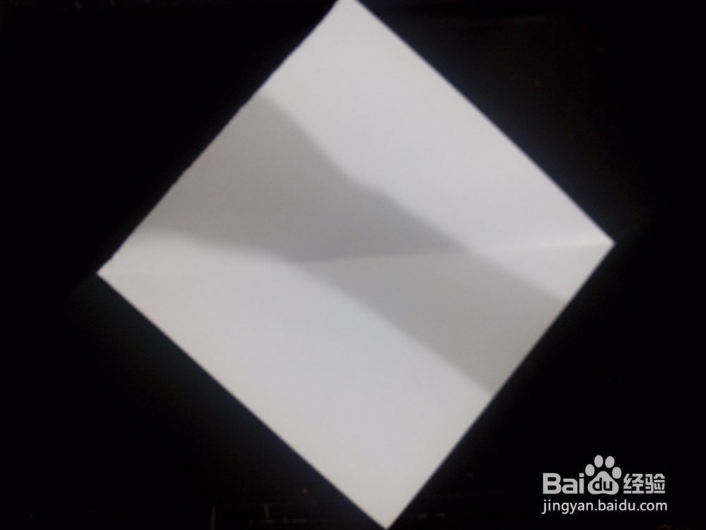 如何用纸来折纸爱心？