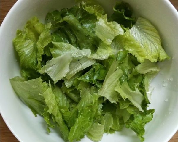 芒果虾仁坚果沙拉