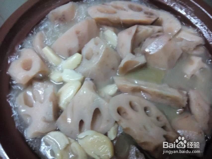 家常排骨炖莲藕