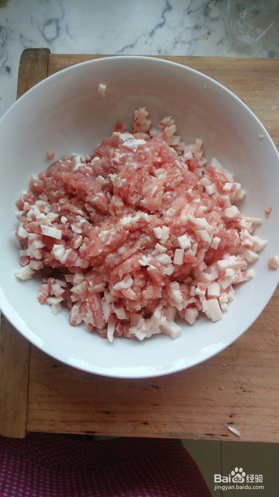 家庭猪肉白菜包子的包法