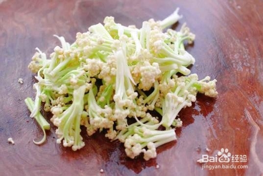 双椒肉片炒花菜的做法