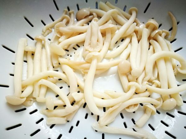 海鲜菇丸子靓汤