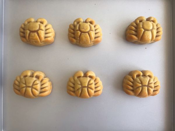 莲蓉蛋黄螃蟹月饼