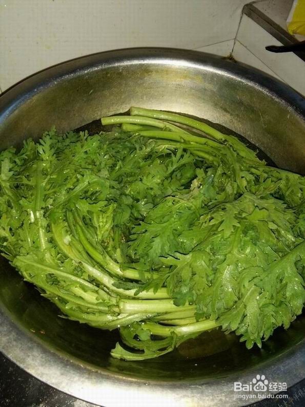 白灼茼蒿蘸糊辣香油碟