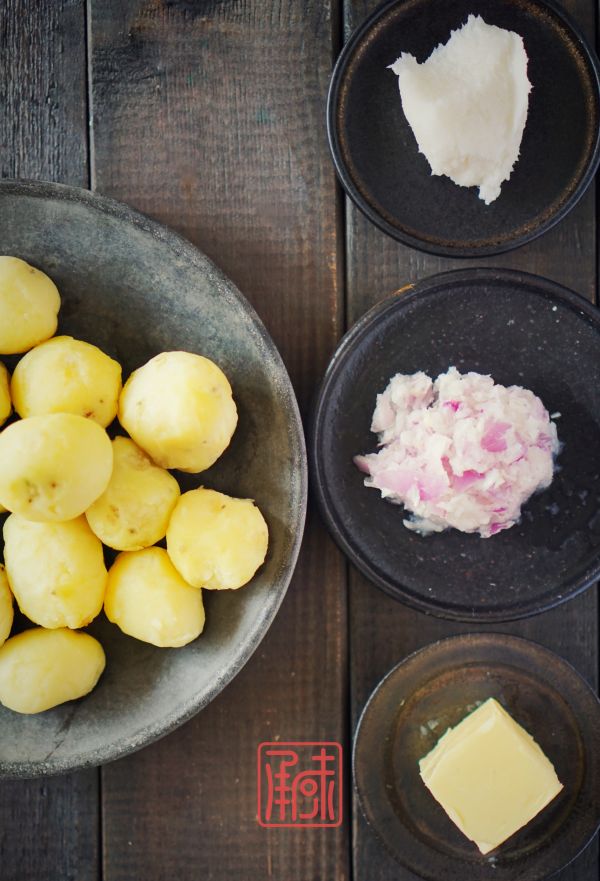 奶香黄油烤土豆和香煎小土豆
