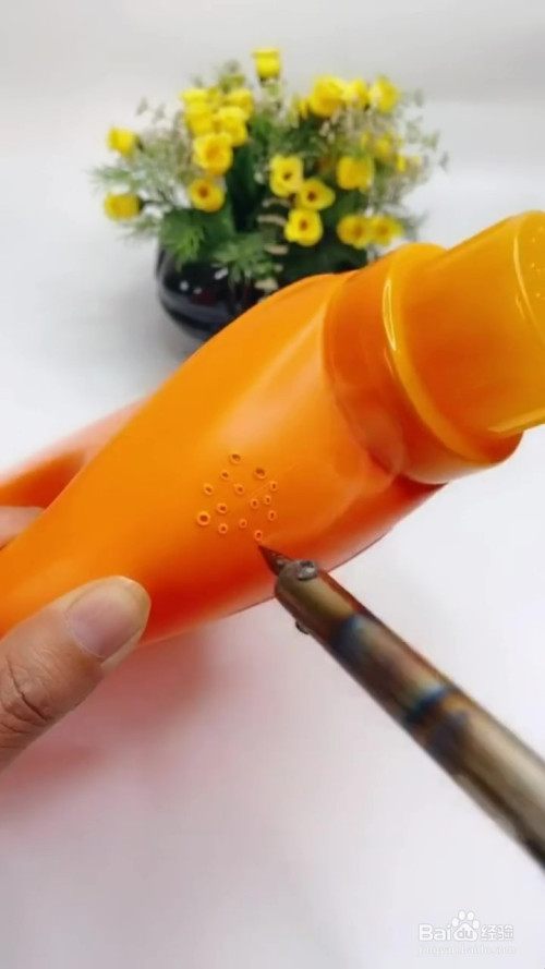 洗衣液瓶如何制作花洒?