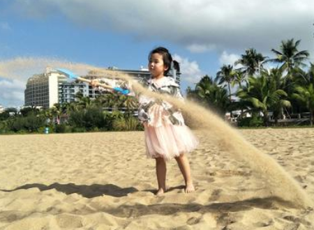 把句子换一种说法使意思不变孩子坐着,奶奶站着,像话吗