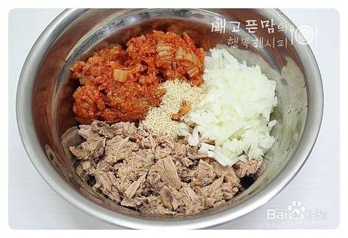每日美食-泡菜金枪鱼饭团的做法