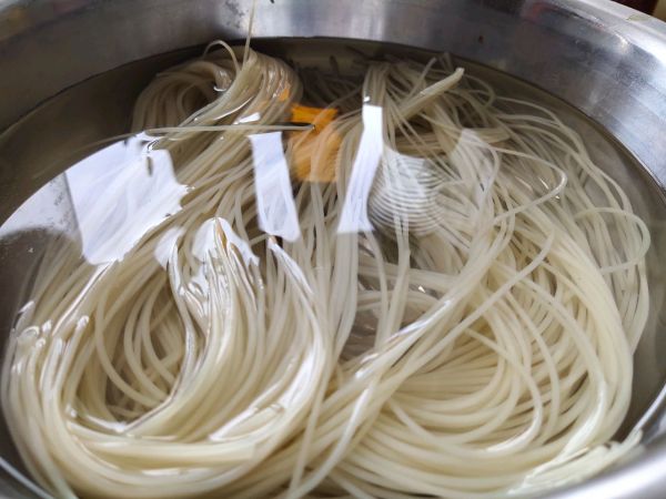 香辣酱海鲜拌冷面
