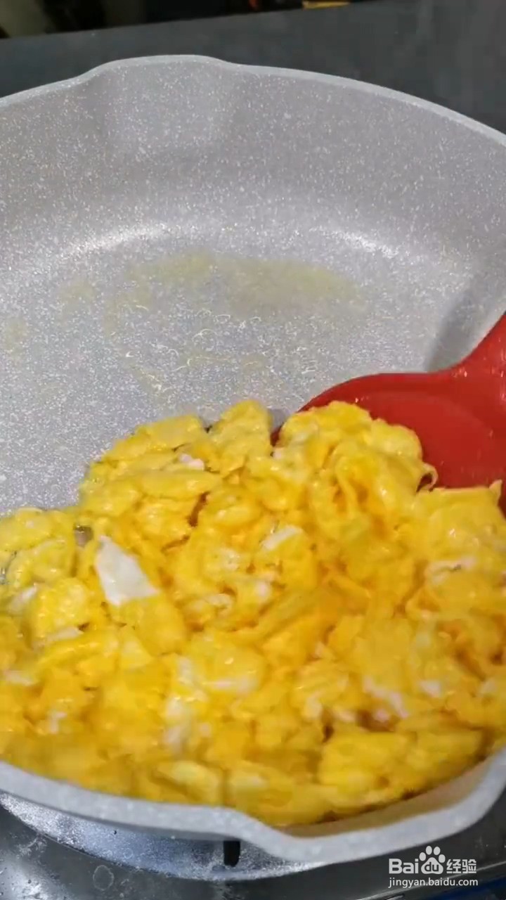 怎样做非常下饭又好吃的洋葱炒鸡蛋