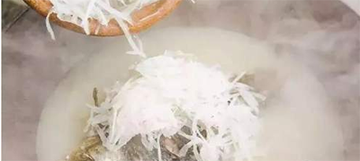 鲫鱼汤怎么做白而不腥