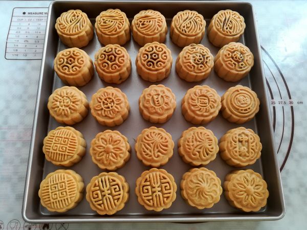 红豆沙蛋黄月饼