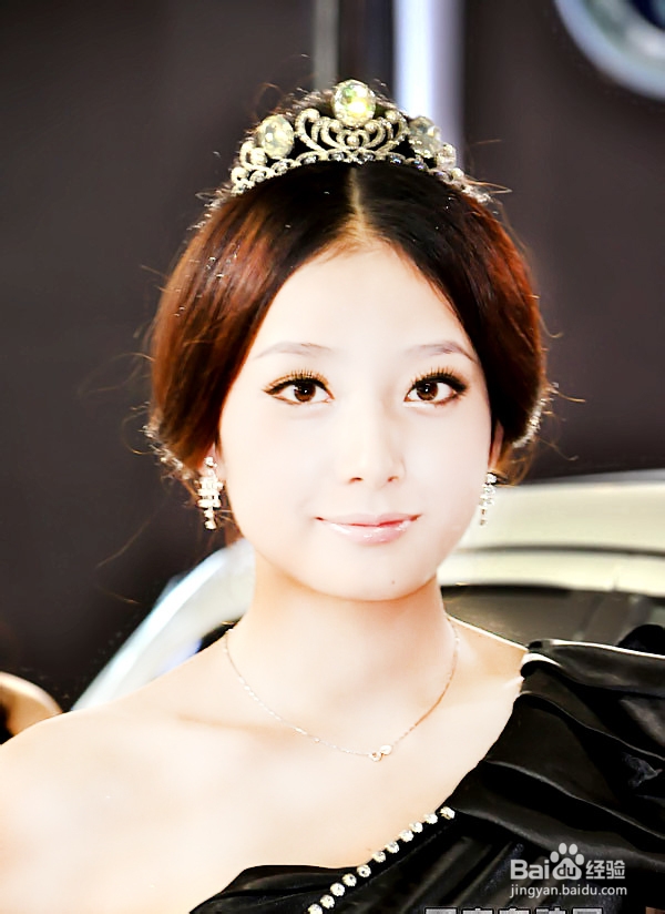 ps让美女的皮肤变得白皙：[1]用减淡工具