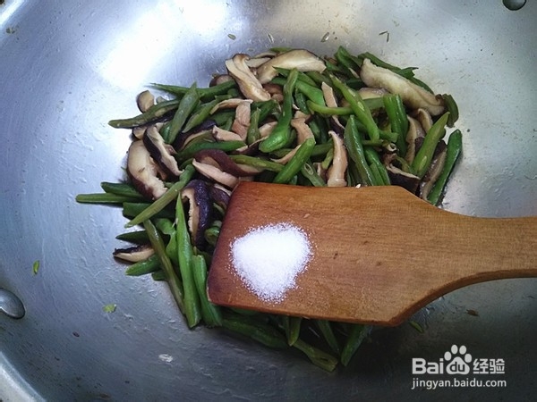 豆角香菇拌面