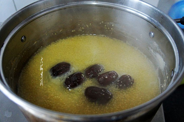 红枣枸杞小米粥