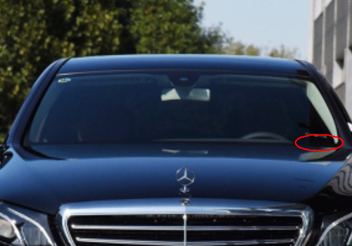 奔驰300e车架号位置在哪儿