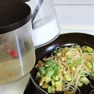 制作西葫芦奶酪意面