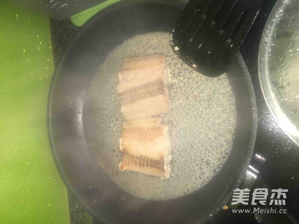 柠香煎鱼排的做法