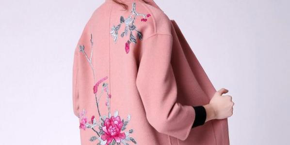 呢子大衣弄上口香糖怎么办