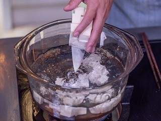 蟹黄豆腐煲怎么做？