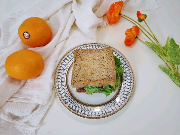 鸡蛋火腿三明治