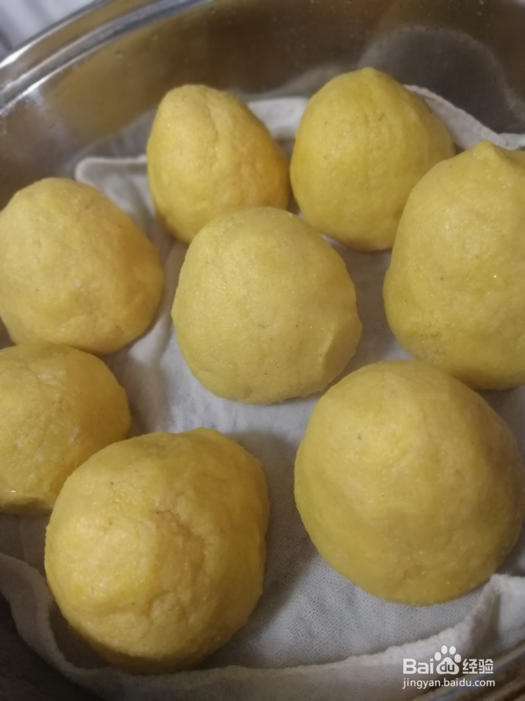 香气浓郁的玉米面窝头