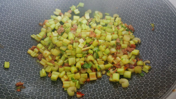 肉酱蛋碎芹菜粉