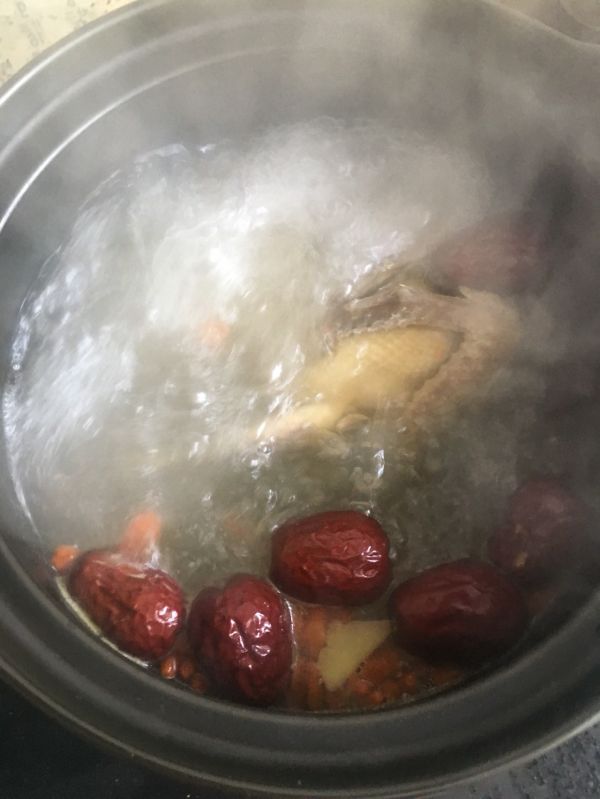 西洋参滋补养生鸽子汤