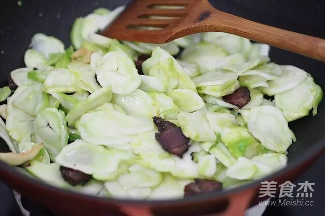 腊肉炒儿菜的做法