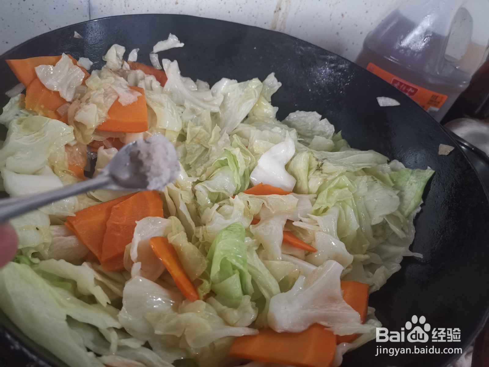 包菜炒胡萝卜片