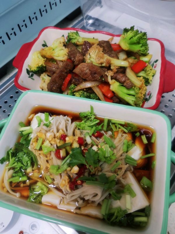 减脂灵魂豆腐拌金针菇