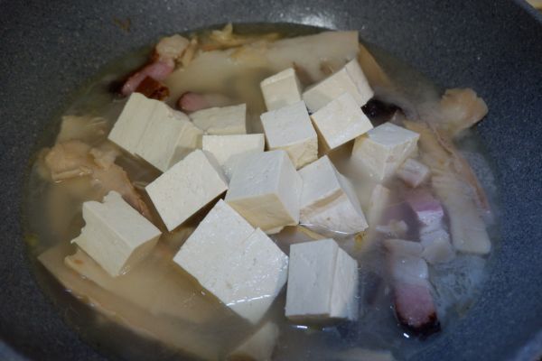 笋干腊肉炖豆腐
