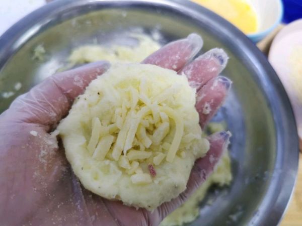 爆浆芝士土豆球