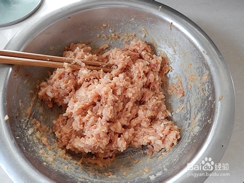 自制香喷喷的洋葱烤肉饼