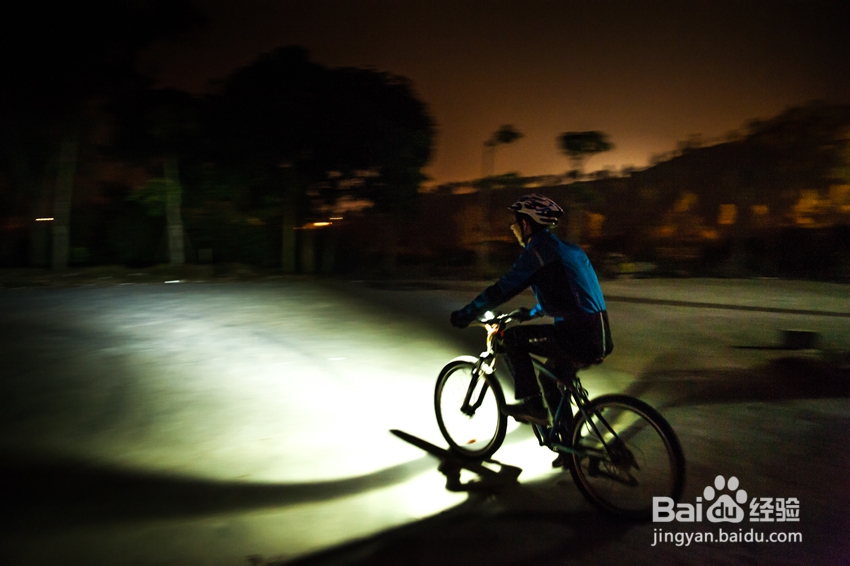 专业车灯和手电筒的区别