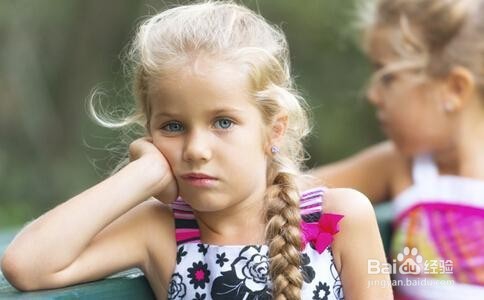 哪些表现可以看出孩子有自卑的心里呢?